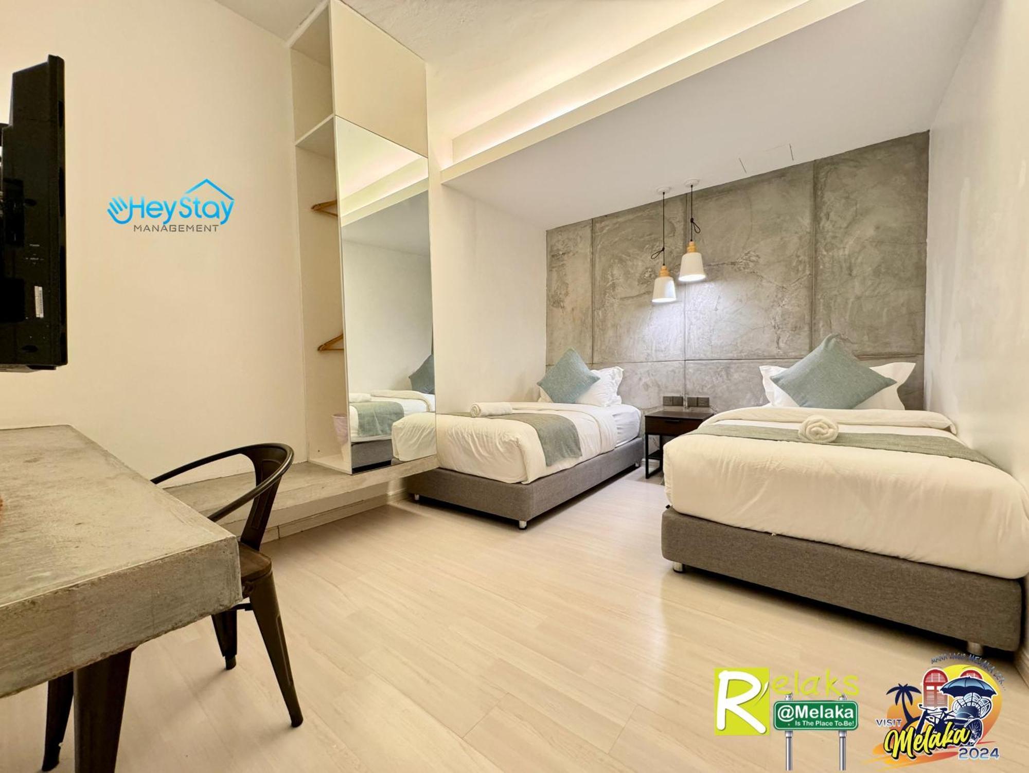 Twin Room,1595926132:JPEG